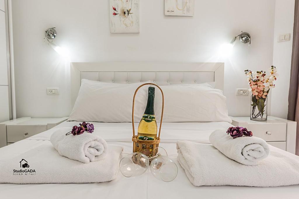 Kings & Queens By The Lake Apartment Tiberias Ngoại thất bức ảnh