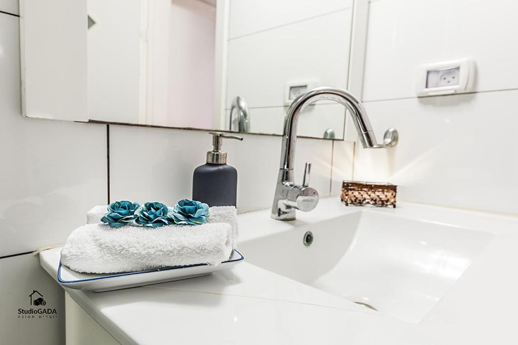 Kings & Queens By The Lake Apartment Tiberias Ngoại thất bức ảnh